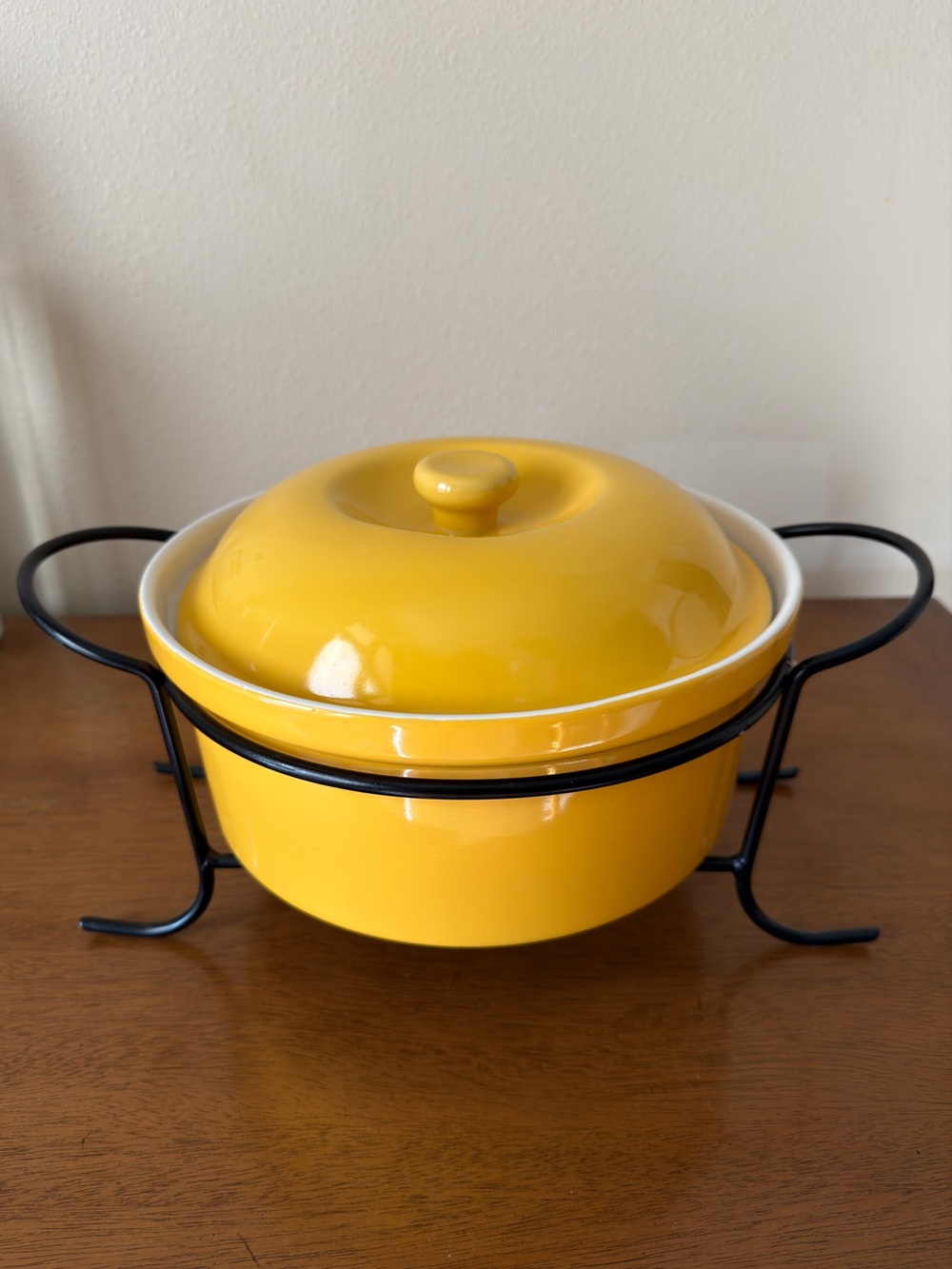 Tag Yellow Covered Casserole Dish w/ Black Metal Stand Round Baking Serving Bowl